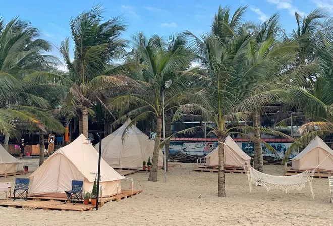 Camping on Tien Sa beach