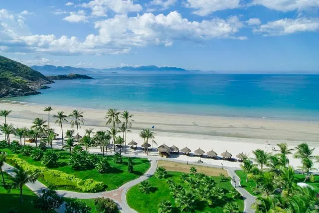 Biển Nhật Lệ - Một trong những bãi biển đẹp nhất ở Việt Nam - Vntrip.vn