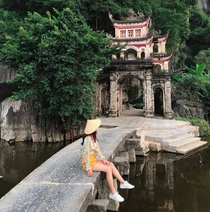 Cứ 10 du khách là có 9 người check in chùa Bích Động Ninh Bình, nơi này đẹp  đến mức nào?
