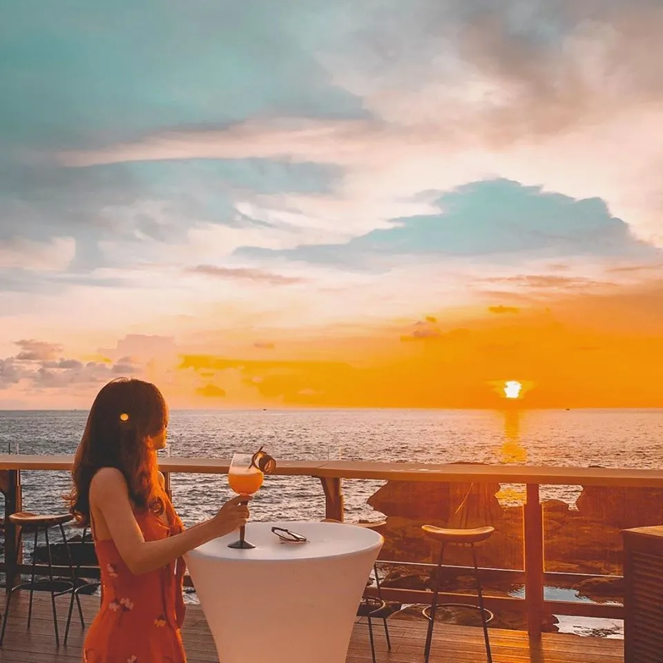 Rock Sunset Island Bar (Nam Nghi Resort) | Phú quốc island, Phu quoc, Island