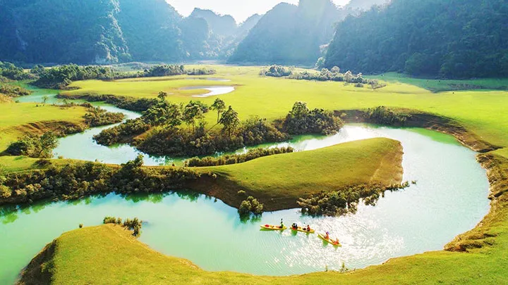 Thảo nguyên Đồng Lâm với những bãi cỏ rộng