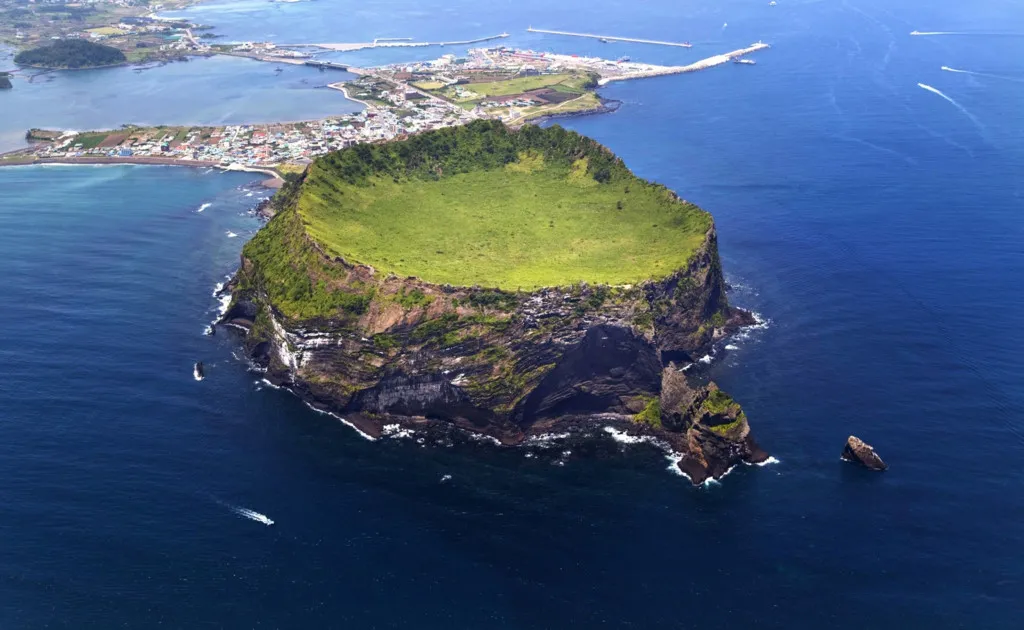 Đảo Jeju được sinh ra bởi một vụ phun trào núi lửa duy nhất