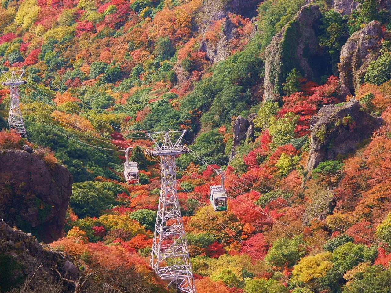 Qua bức hình bạn đã hiểu tại sao nó là hẻm núi đẹp nhất Nhật Bản rồi chứ