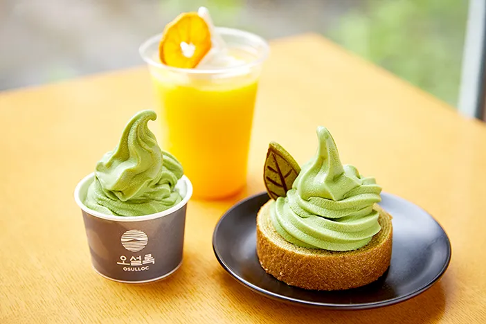 Các loại bánh và kem, đồ uống được lấy nguyên liệu chính từ trà xanh