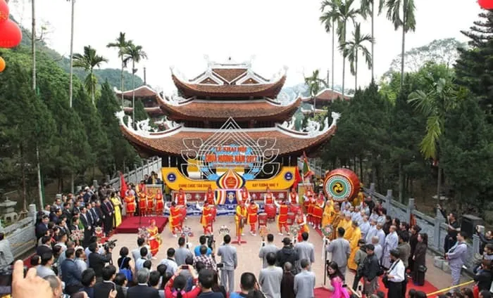 huong pagoda festival
