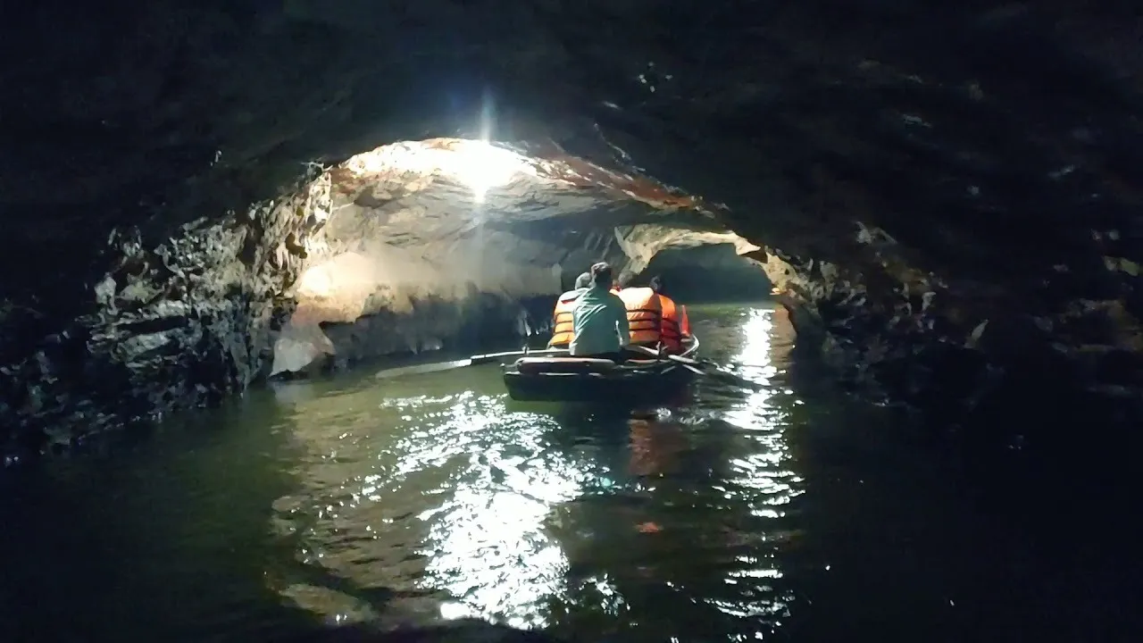 Grottoes NInh Binh