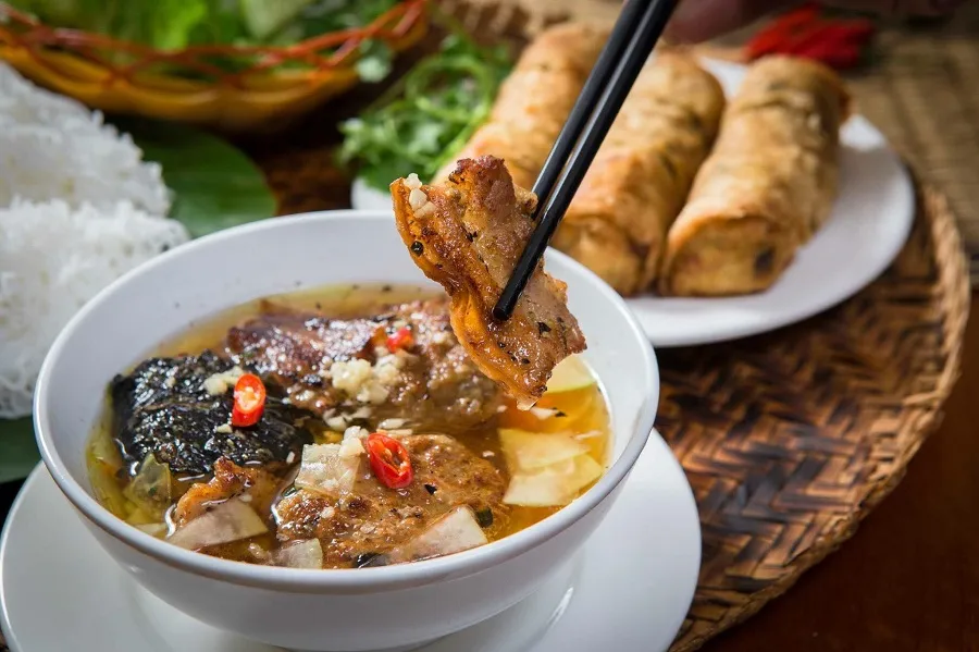 Old town cuisine has a strong "flavor" of Hanoi