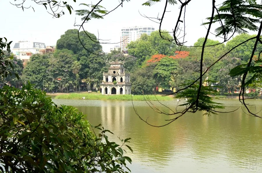 Hồ Gươm là địa điểm du lịch Hà Nội được ưa thích