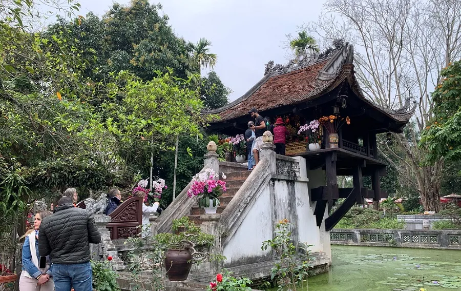 One Pillar Pagoda has its own beauty that always attracts tourists
