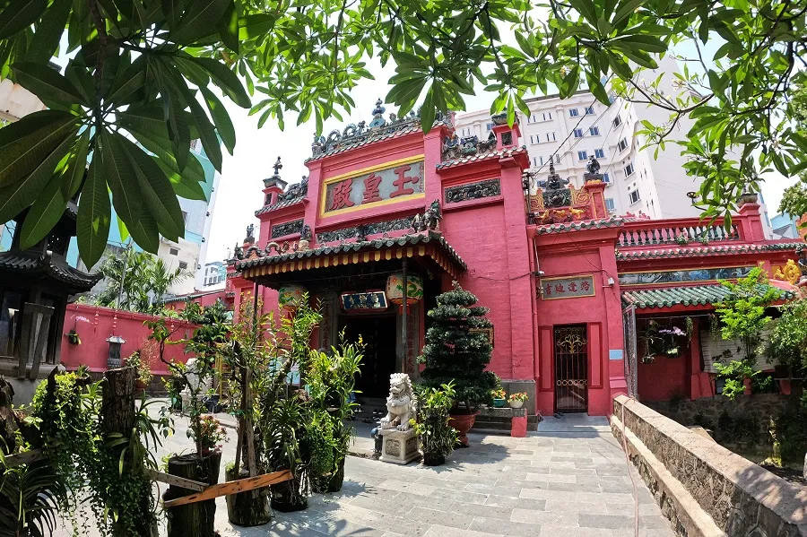 After many renovations, Jade Emperor Pagoda became a famous temple in Saigon