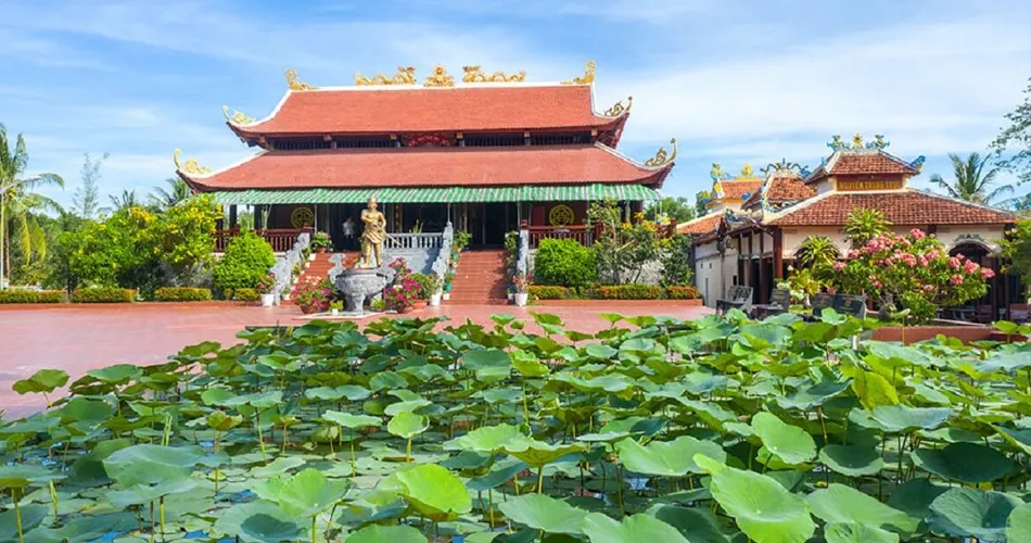 Nguyen Trung Truc Temple in Phu Quoc Dau Ganh