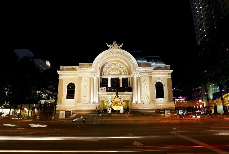 Nhà hát là một trong những địa điểm tham quan được ưa thích tại Sài Gòn
