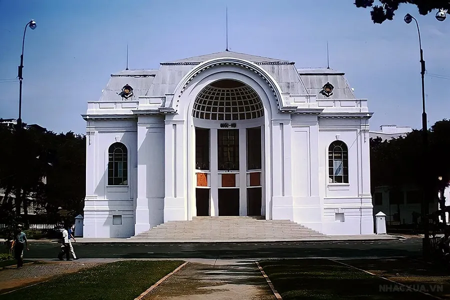 Nhà hát Thành phố Hồ Chí Minh khi chưa được tu sửa