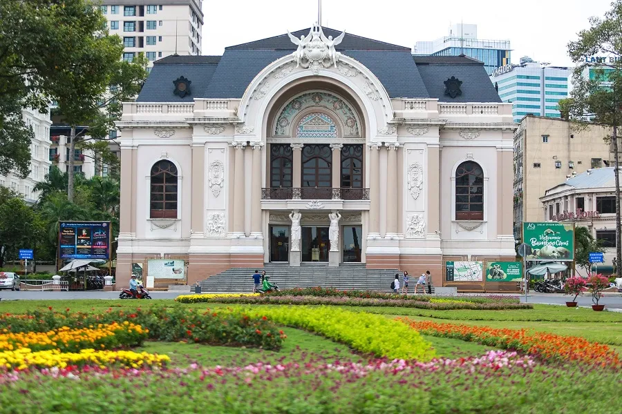Nhà hát Sài Gòn hiện tại sau nhiều lần được tu sửa