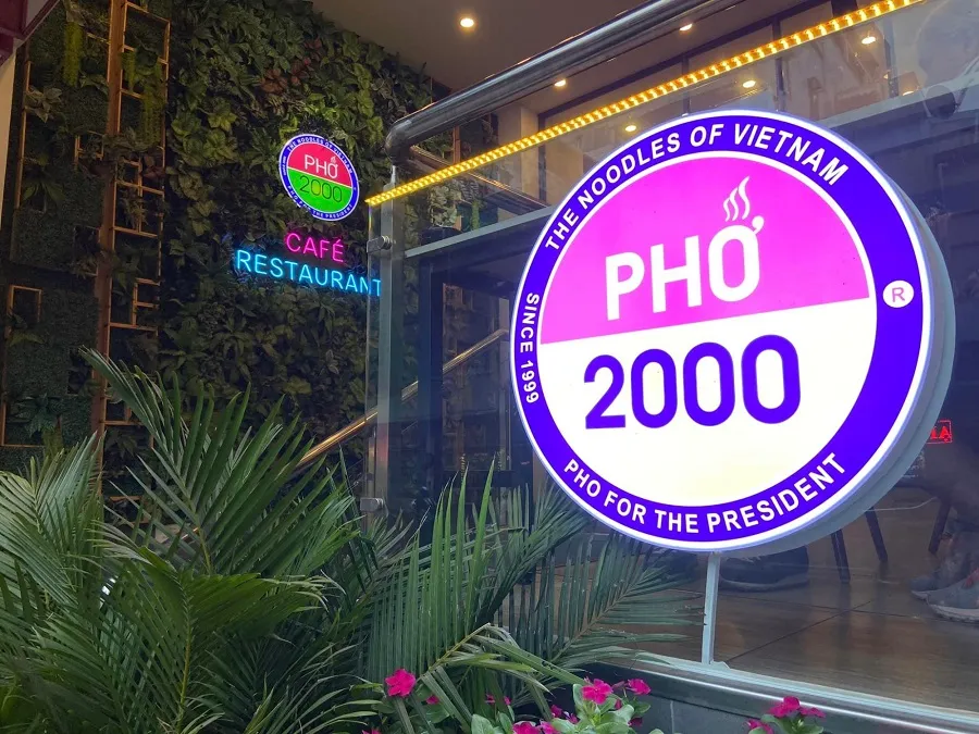 Phở 2000 là một trong những thương hiệu quán ăn nổi tiếng tại Sài Gòn
