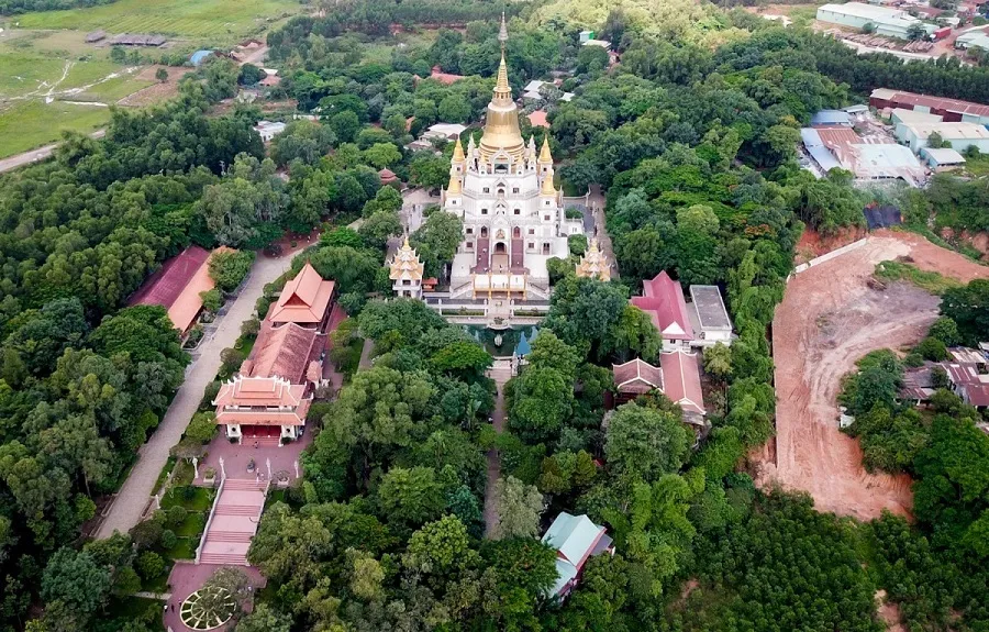 Buu Long Pagoda from above

