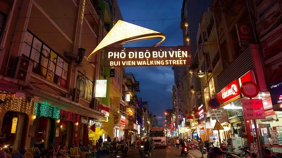 Bui Vien Walking Street is brilliant at night with many attractive dishes
