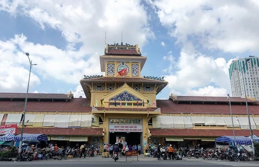Chợ Bình Tây là một trong những khu chợ lớn nhất Sài Gòn