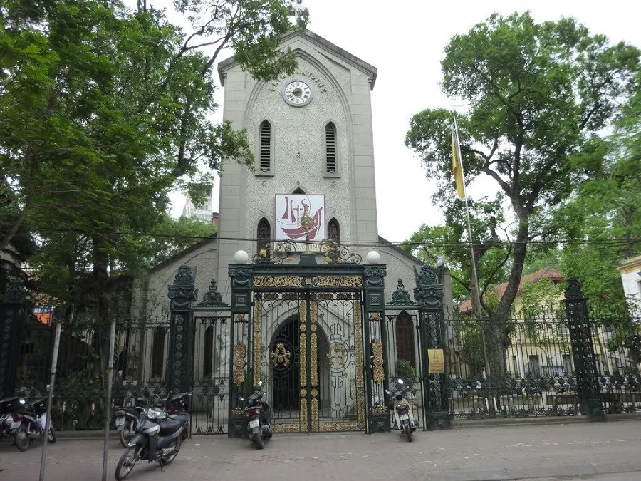Nhà thờ Hàm Long nằm ngay tại trung tâm thủ đô Hà Nội