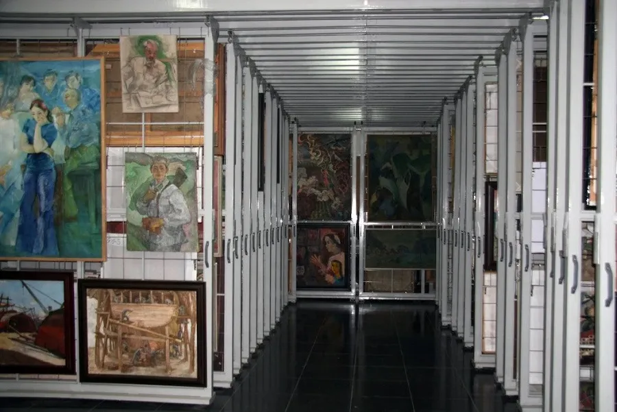 The museum is a place to store many paintings of great artistic value
