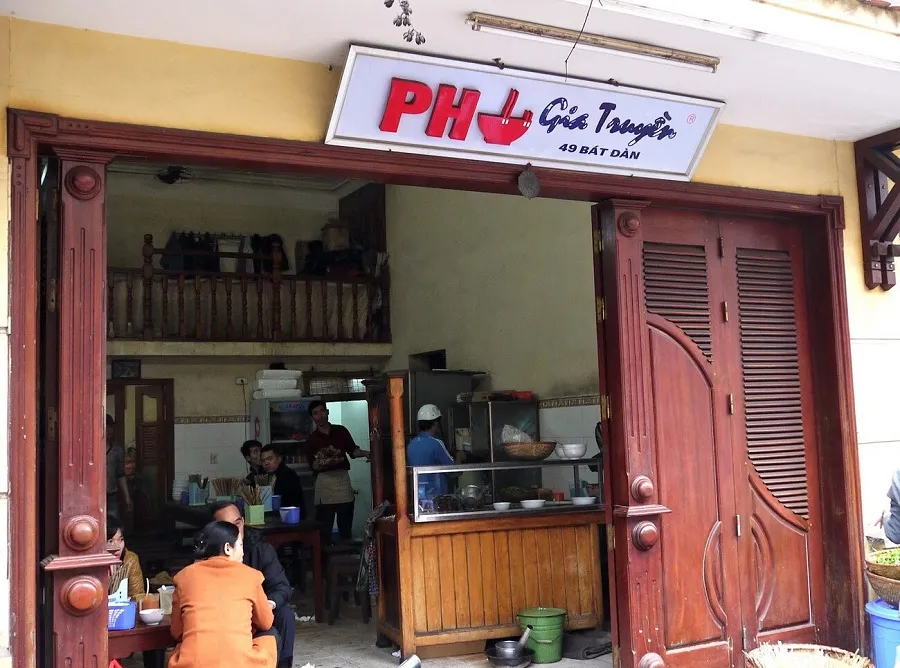 Pho Bat Dan has a strong flavor of Hanoi
