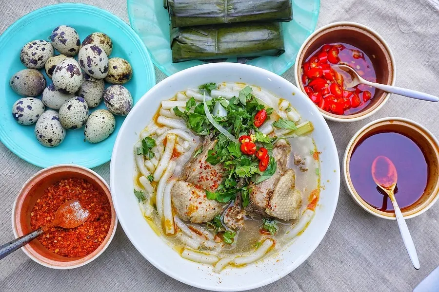 Rice noodle soup is made from many different ingredients
