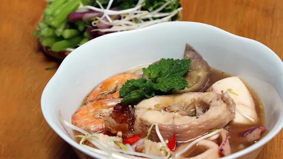 Traditional fish sauce noodle soup @ư