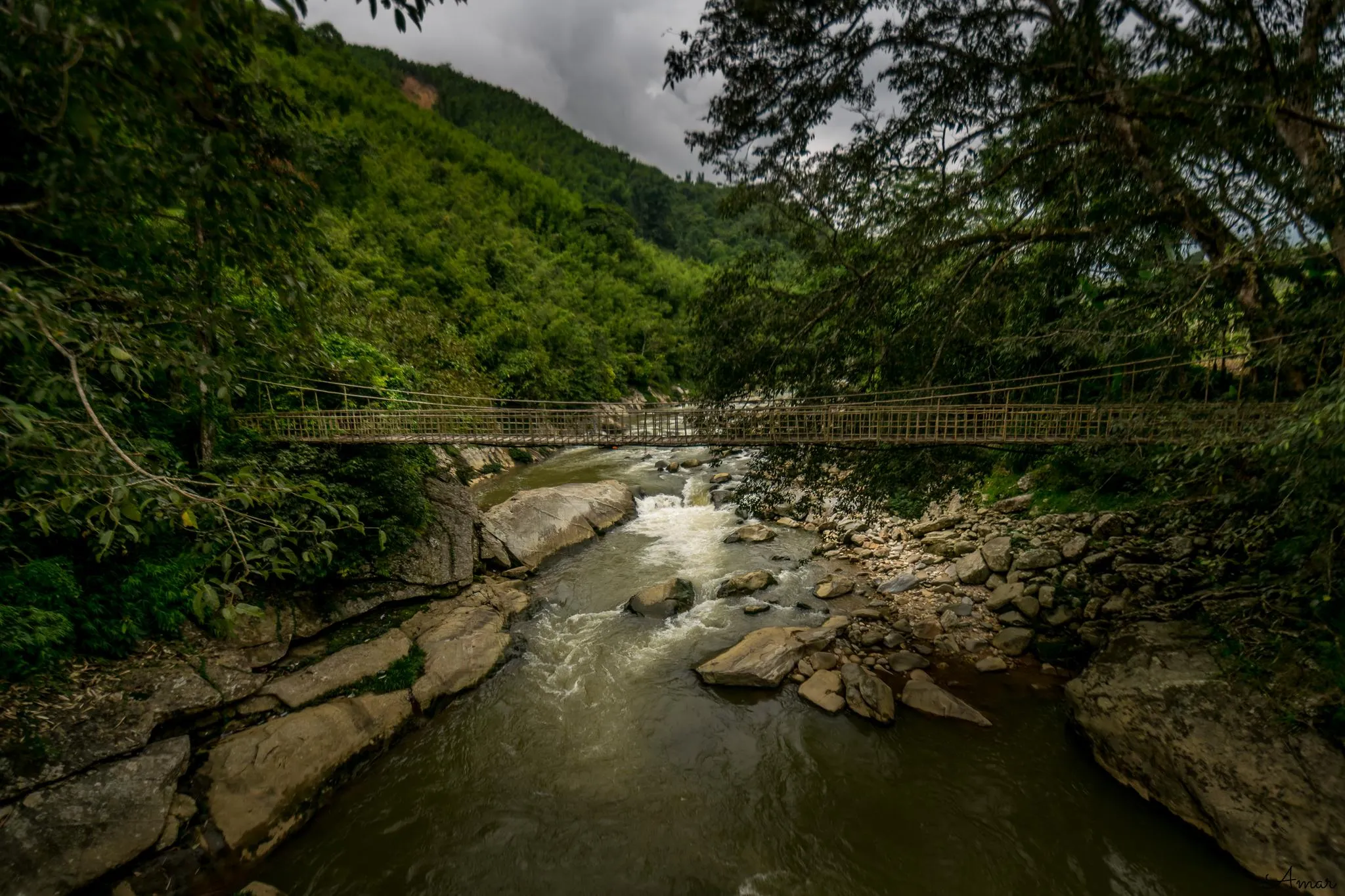 Cầu Mây bắc qua sông Mường Hoa