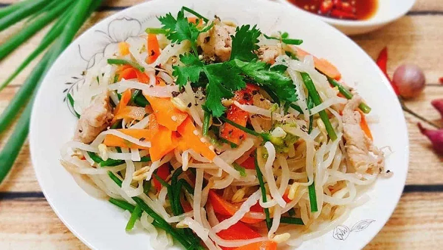 Tam Ky stir-fried rice noodles is a famous dish in Saigon
