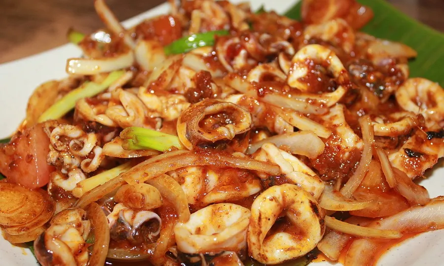 Standard Thai sauce squid dish at Hung Xiu Restaurant
