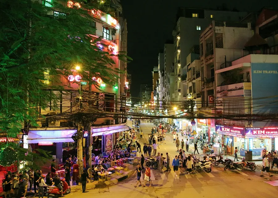 Bui Vien Street with crowded food stalls
