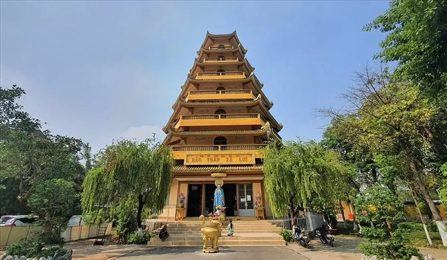Xa Loi stupa at the temple

