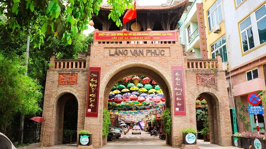 Van Phuc silk village is so beautiful that it pleases visitors from near and far
