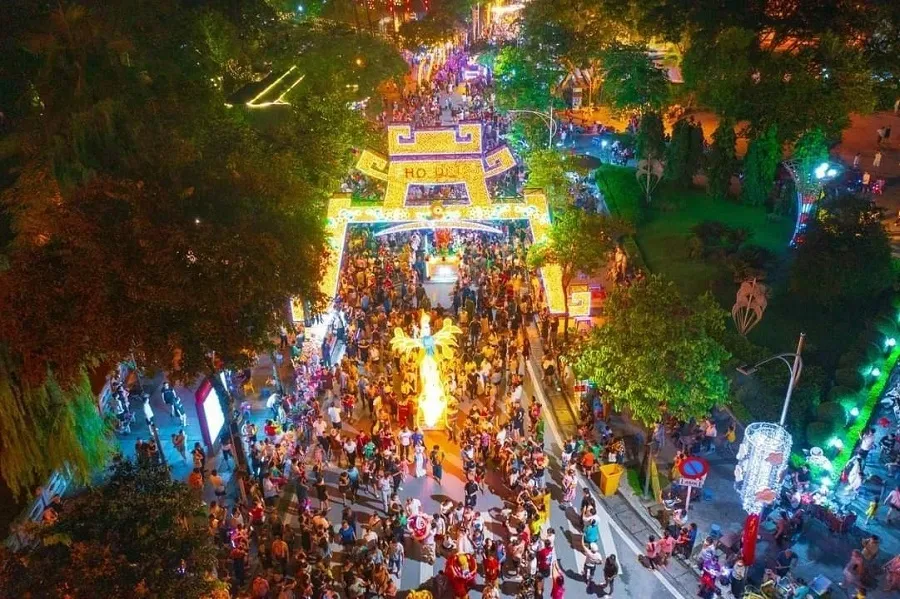Son Tay Citadel Walking Street with many cultural activities

