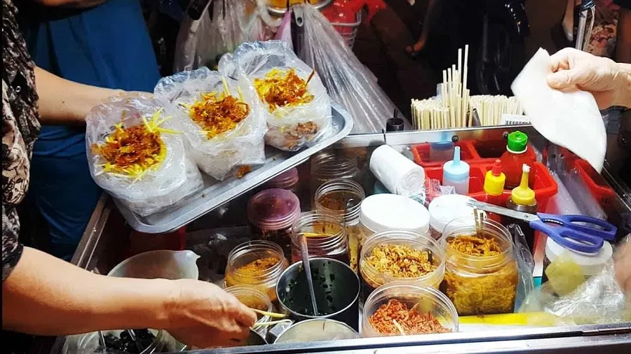 Rice paper cart with many mixed spices
