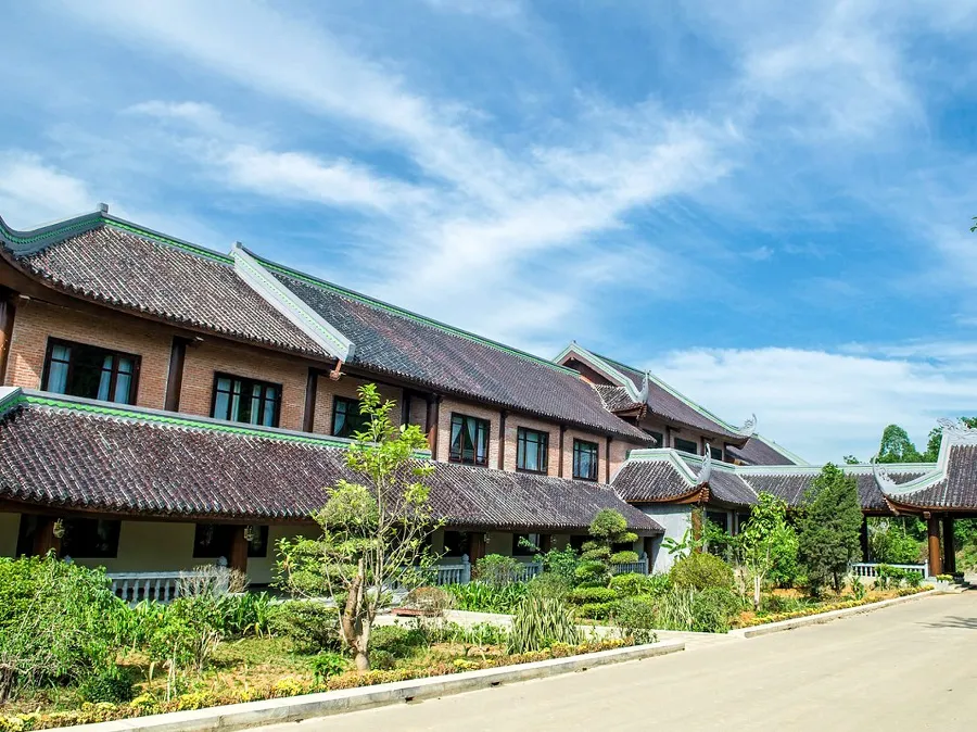 Bai Dinh Hotel is located right near the temple, convenient for travel
