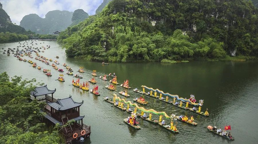 Lễ hội đua thuyền được tổ chức tại Tràng An