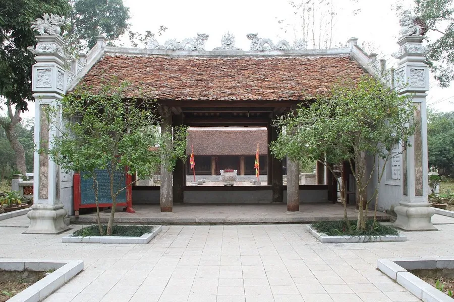 King Dinh Temple - King Le Temple are two famous sacred temples in Hoa Lu
