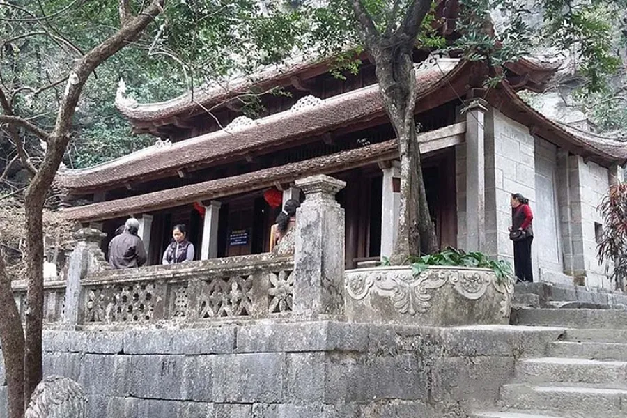 Tien Cave - Linh Coc Pagoda is an attractive spiritual destination