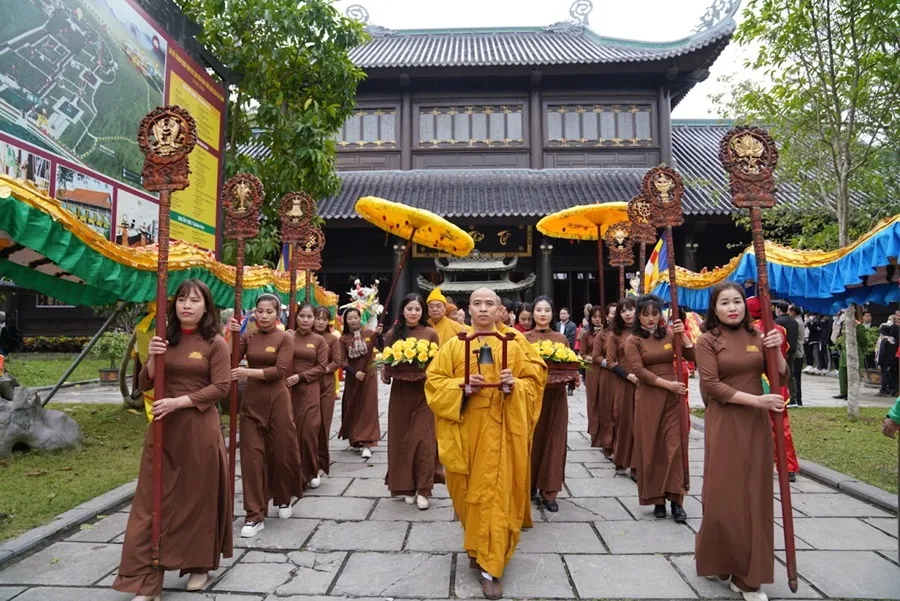 Lễ hội chùa Bái Đính được diễn ra trong sự linh thiêng