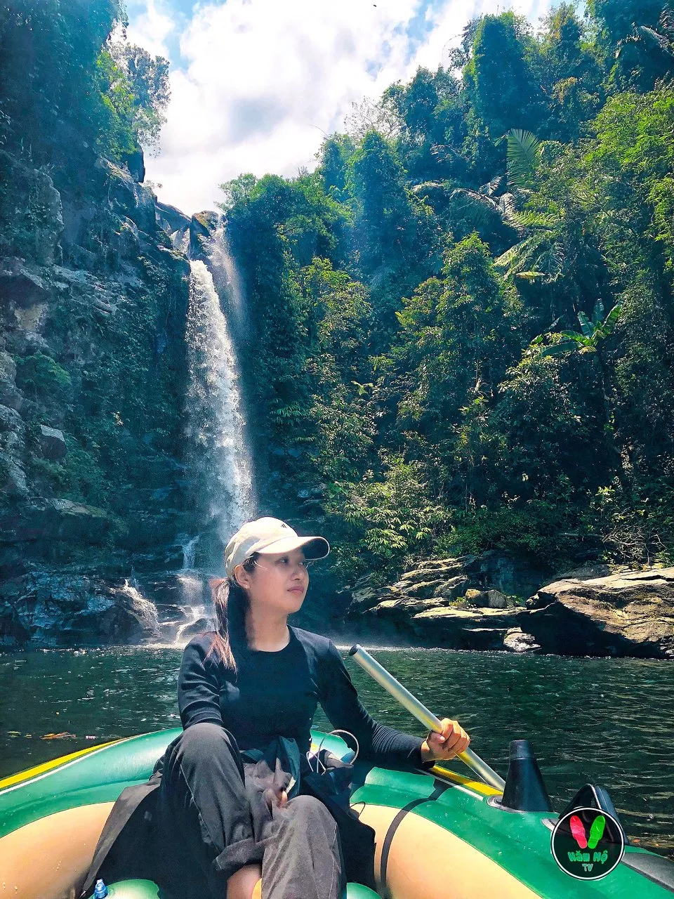 See Ba ​​Do Phot waterfall by kayak
