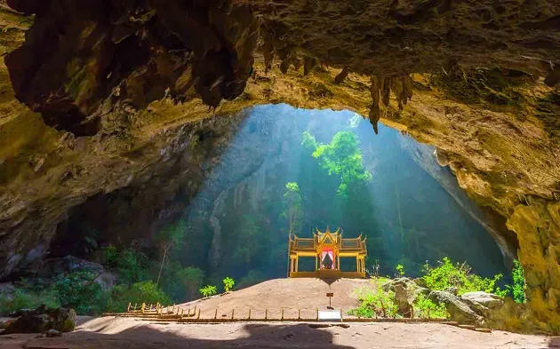 Khung cảnh ấn tượng tại hang động đẹp nhất Thái Lan - Phraya Nakhon