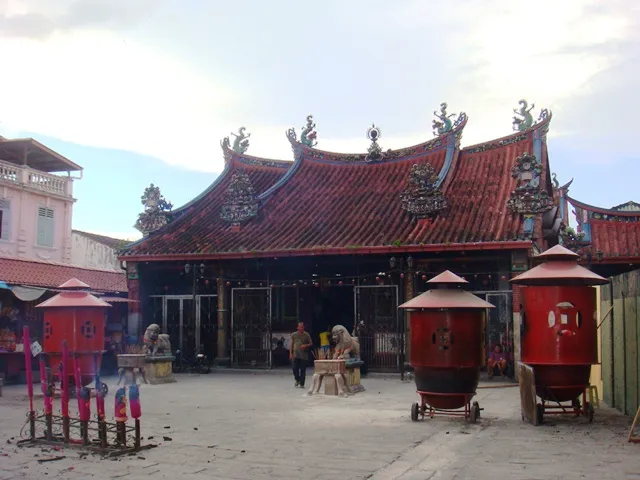 File:Kuan Yin Teng, Georgetown, Penang, Malaysia.JPG - Wikimedia Commons