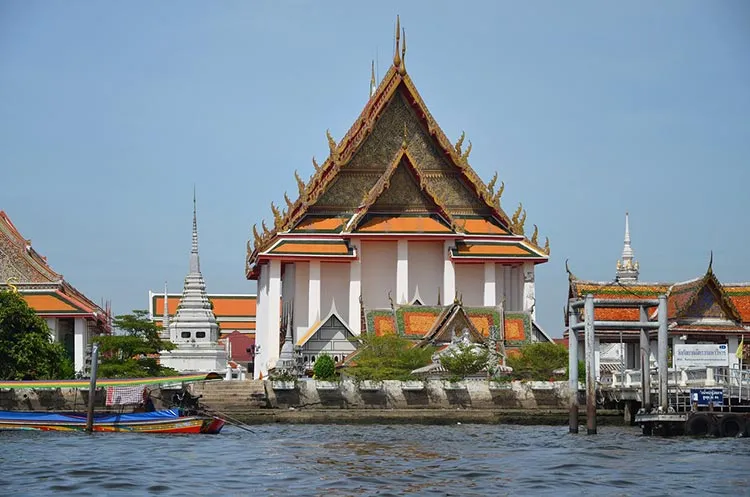 Wat Kalayanamit temple in historic Kudi Chin area of Bangkok