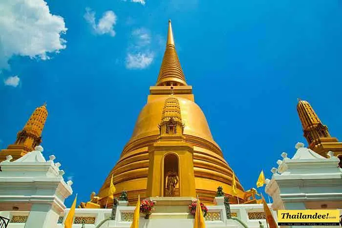 Visit Wat Bowonniwet in Bangkok