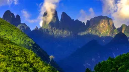Đỉnh Ngũ Chỉ Sơn: Ngọn núi đẹp nhất vùng Tây Bắc