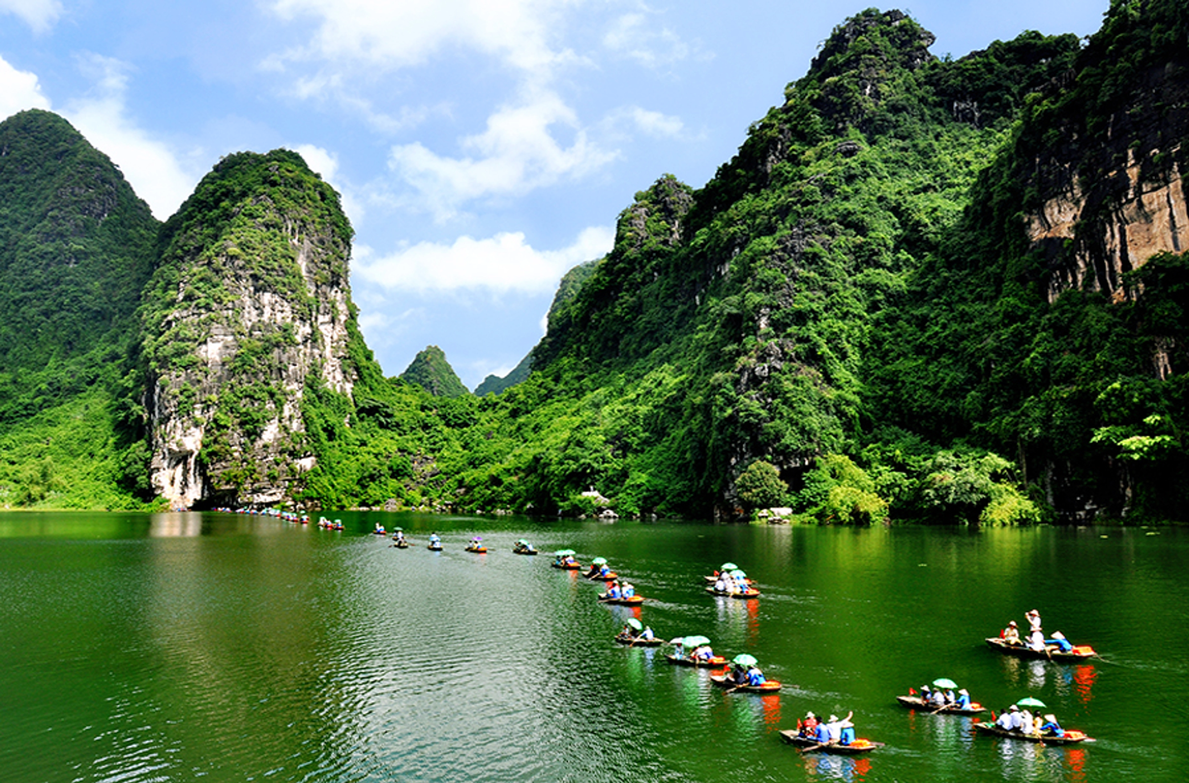 Discover Northern Vietnam: 5-Day Ultimate Adventure in Ninh Binh, Ha Long Bay, Sapa & Fansipan