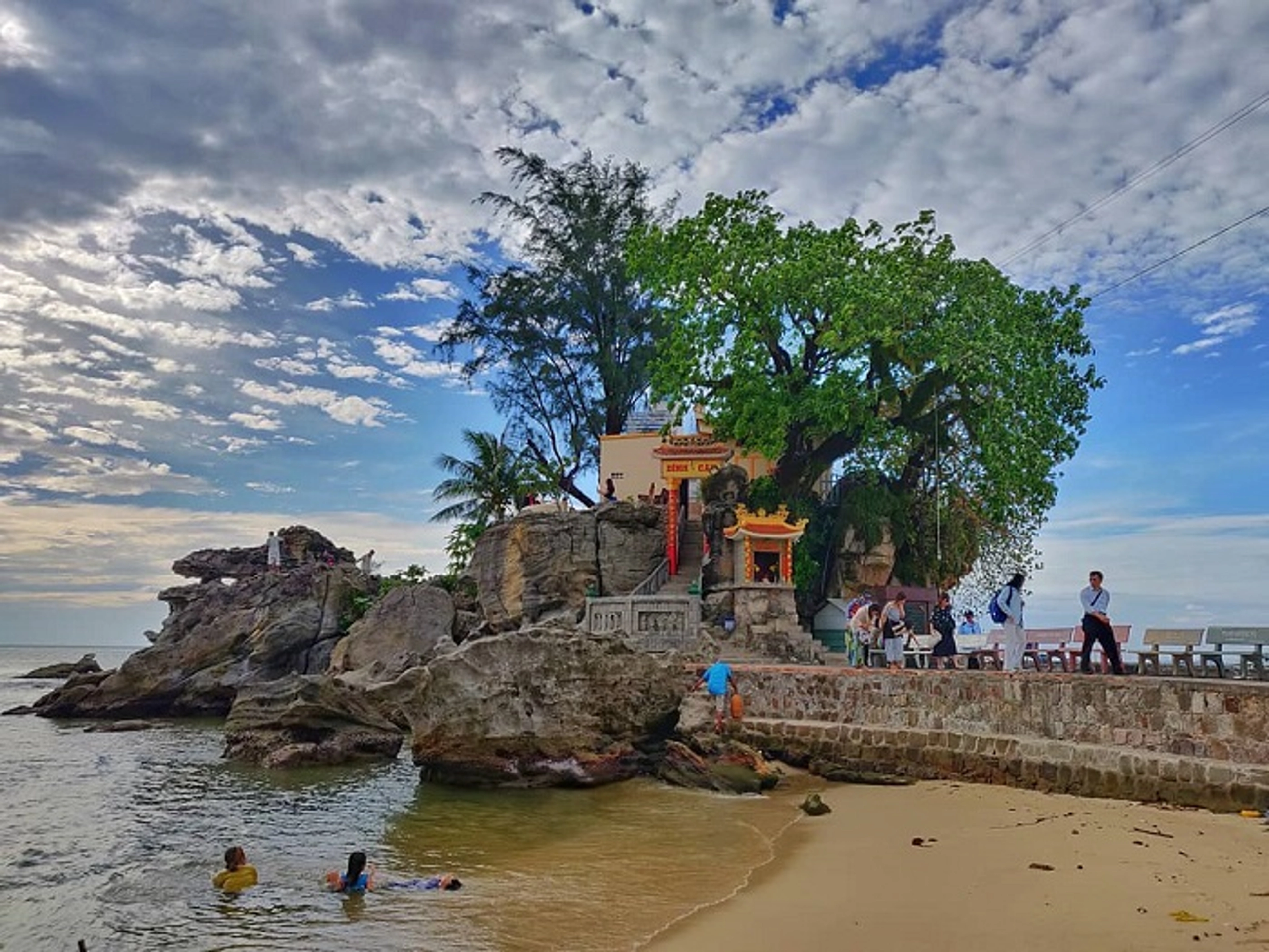 Dinh Cậu Phú Quốc - Địa điểm lu lịch tâm linh tuyệt đẹp 