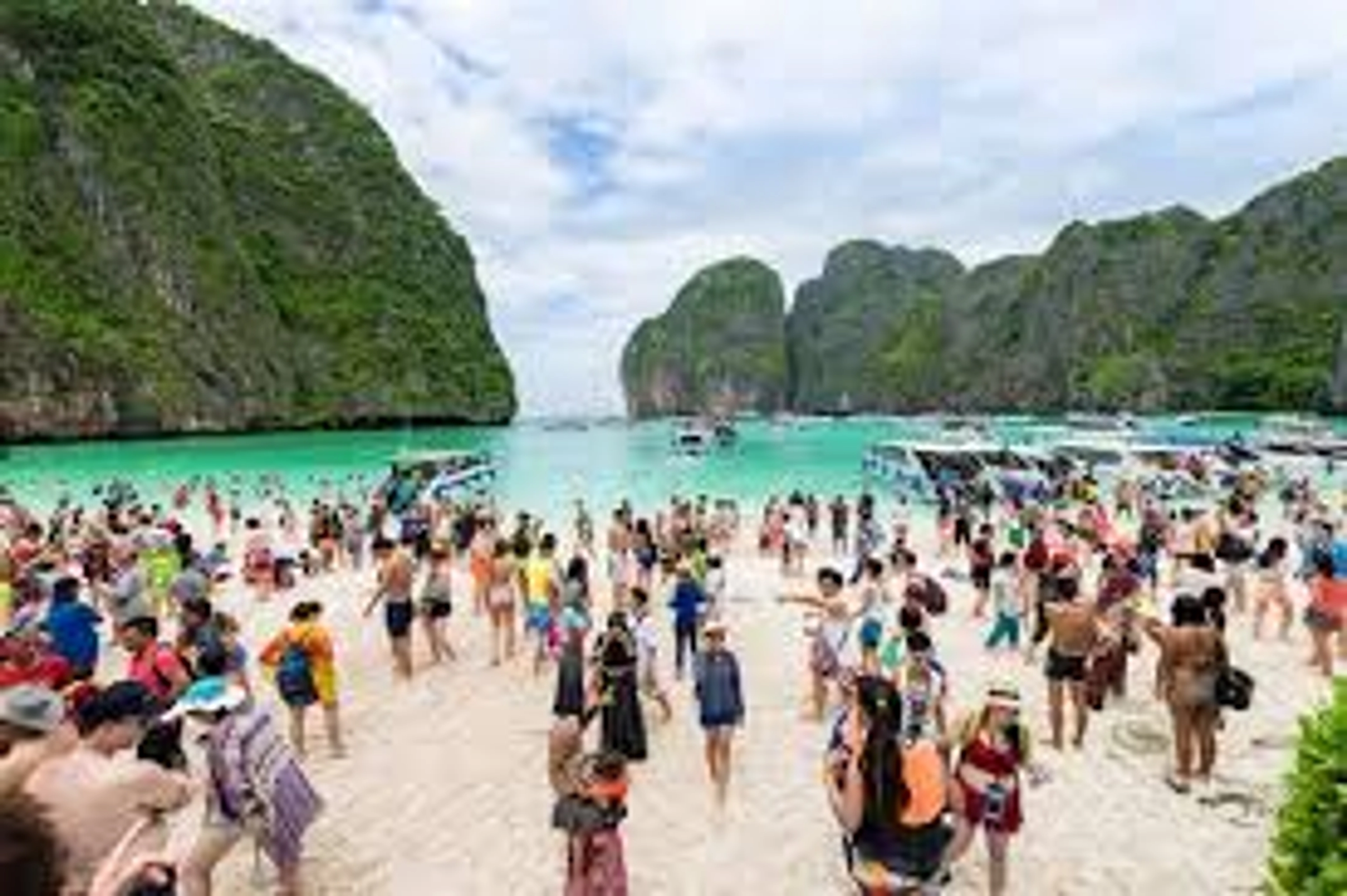 Ton Sai Beach một bãi biển đẹp nổi tiếng cho những ai yêu thích các hoạt động ngoài trời tại Thái Lan