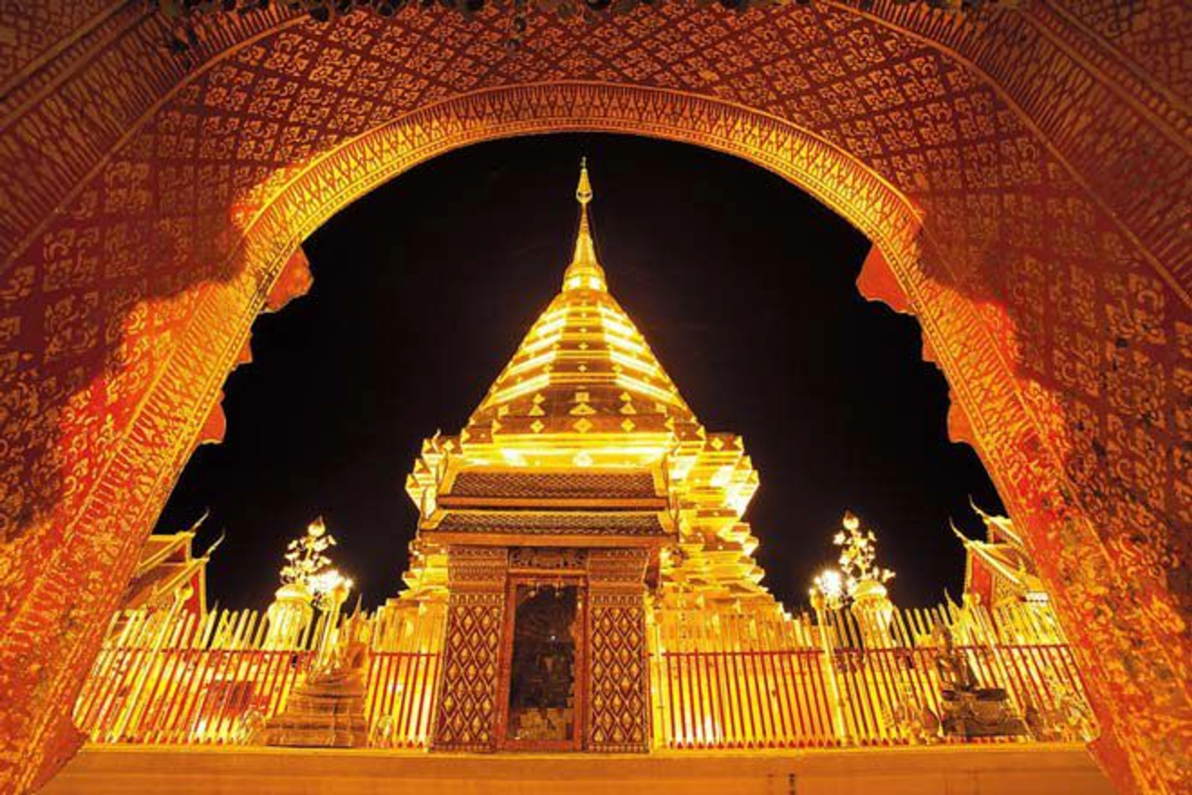 Wat Kalayanamitr là một ngôi chùa nổi tiếng và được yêu thích bởi du khách khi đến Bangkok, Thái Lan